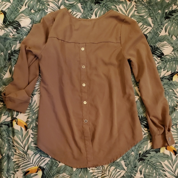 Miss Daisy Button Back Blouse - Picture 2 of 3